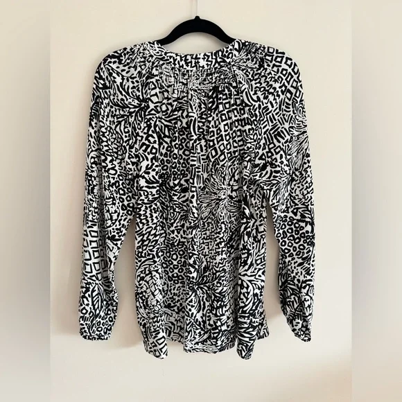 Lilly Pulitzer Elsa Silk Top Onyx Home slice size M
White Black - Picture 13 of 13